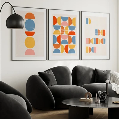 סט הדפסים צבעוניים – גאומטריה מופשטת בעיצוב מודרני