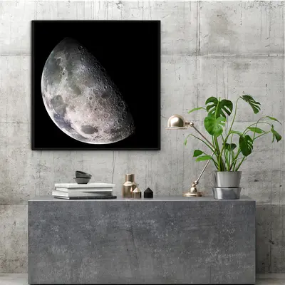 תמונת ירח אמנותית – Moonlight Serenity