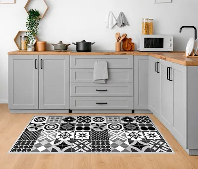 שטיח פי וי סי למטבח בעיצוב אריחים גאומטריים שחור לבן