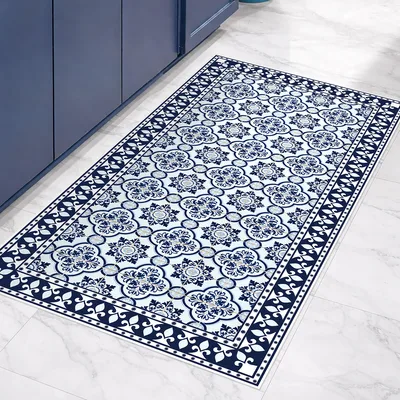 שטיח PVC למטבח בעיצוב אריחים כחול לבן בסגנון אזולז’ו קלאסי