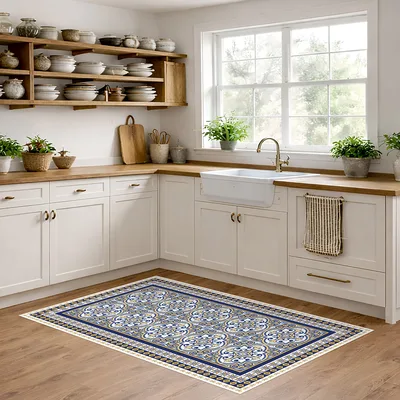 שטיח פי וי סי למטבח דוגמת פסיפס אזולז’ו כחול עם מסגרת דקורטיבית