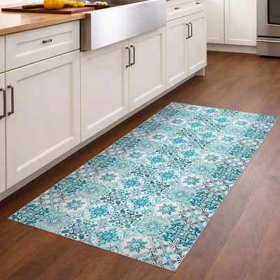 שטיח פי וי סי למטבח בעיצוב אריחים מרוקאיים בגווני טורקיז ותכלת