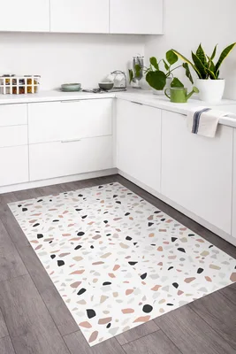 שטיח פי וי סי למטבח בעיצוב טרצו נקי בגווני אדמה רכים