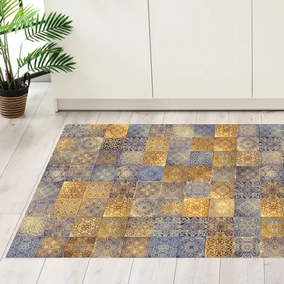 שטיח פי וי סי למטבח בעיצוב אריחים מרוקאיים בגווני זהב וכחול