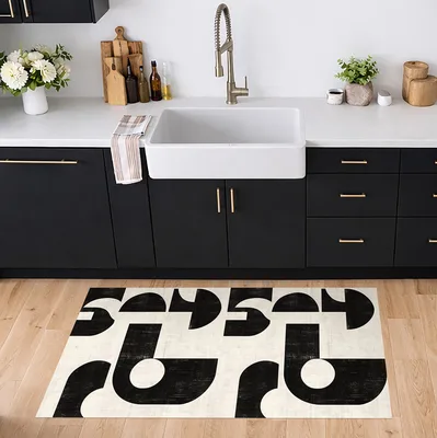 שטיח פי וי סי למטבח שחור לבן בעיצוב מודרני