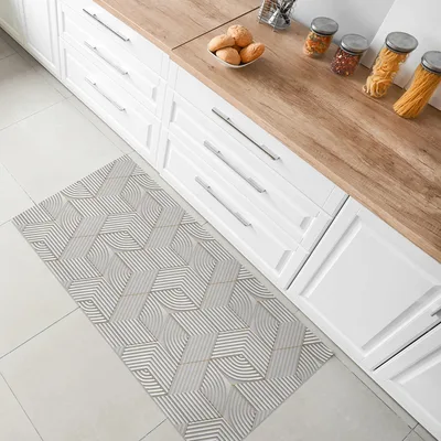 שטיח פי וי סי מעוצב למטבח דוגמת קווים גאומטריים מודרניים