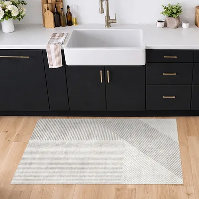 שטיח פי וי סי בעיצוב קווים גאומטריים בהירים