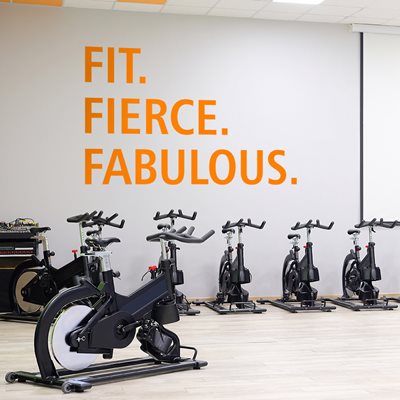 מדבקת קיר Fit Fierce Fabulous
