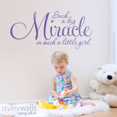 מדבקת קיר נס גדול Such a big Miracle girl