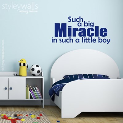 מדבקת קיר נס גדולה Such a big Miracle boy