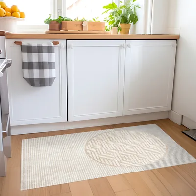 שטיח פי וי סי למטבח בעיצוב סקנדינבי בהיר עם דוגמת עיגול