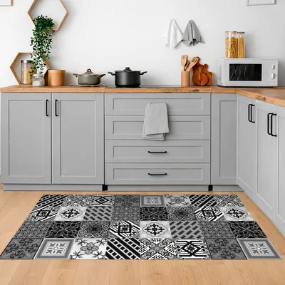 שטיח PVC למטבח דוגמת אריחים גאומטריים בגווני שחור ואפור