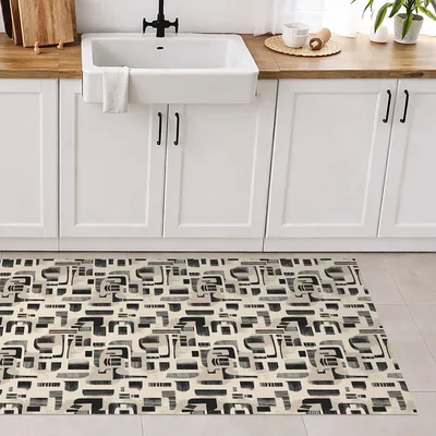 שטיח PVC בעיצוב גאומטרי שחור בז' מודרני